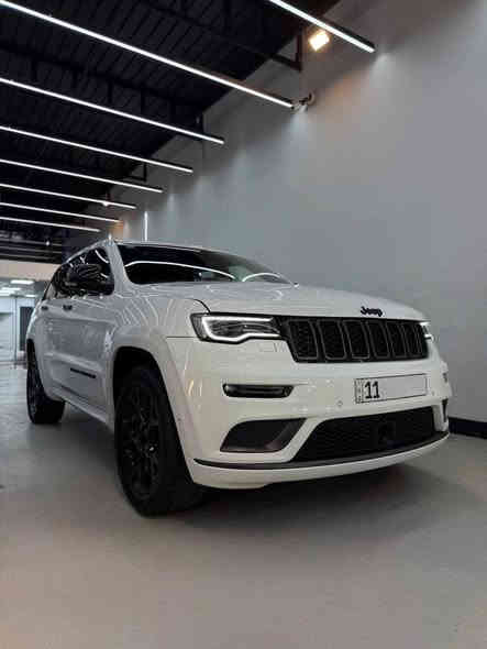 جيب كراند شيروكي 2021 ( خليجي ) فئه S ام رادار وكالة هارلم 

 فول الفول مواصفات للاخير 1/1 
السيارة ماشية 30 الف كيلو متر
مكفولة كفالة عامة
سيارة جديده من كل نواحي على ايد جناي
اخت الزيروو
السعر المطلوب : 38,000$ - 380 ورقة وبيها مجال بسيط .
مكان السيارة : الناصريه

رقم بغداد الجديد باسمي تحويل ثاني يوم 
محرك كير على وضع الشركة السيارة من زيرو على ايدي
مواصفات S معروفة :  فول مواصفات للاخير 1/1
محرك 6 سلندر 3600 , V6 دبل كزوز 4x4 دفع رباعي خفيف ثقيل متعدت الوضعيات 
رادار امامي تحديد مسار تنبيه خروج عن المسار ، اصطفاف ذاتي
توقف ذاتي فرامل طوارئ كشف سرعات الطريق
دخول بصمه تشغيل بصمه و تشغيل عن بعد ، 
، سقف بنوراما جنطه كهرباء ،  حساسات كشف ضغط الاطار 
ويل حجم 20 وياله اسود 
شاشة جبيره + كامره خلفيه دواره 
سستم صوت 12 سماعه + دمام خلفي ،
حساسات اماميه خلفيه رادار خلفي بريك طوارئ 
رادار امامي بريك طوارئ 
 داخل اسود + احمر + مطعم صاج ملكي كشنات جلد احمر مختمه S  تدفئه  + تدفئه ستيرن 
سقف بنوراما كراسي كهرباء خزن 3 وضعيات لسائق
ستيرن ميموري حسب وضعيه خزن الكرسي 
تبريد قطعتين كراسي خلفية تدفئه + تجوه 
فول تحكم ستيرن كروس مثبت سرعة ،  شفتات ستيرن F1 خلف المقود
وضعيات قيادة sport , eco تراكشن مود ، اوتو ستارت ستوب 
نزول منحدر فور ويل خفيف ثقيل وضعيات فوريل جبلي ترابي ثلجي
مري كهربائيه قابله لطي + تعتيم تلقائي مري جوانب و وسطيه
+ خاصيه ازاله الضباب من المري الجانبيه + مري قلاب عند الرجوع
لايتات حاجب LED ، زنون + بلوجكتر كاشف ضباب زنون زراكه مازده
بك لايت LED + كاشف ضباب و بعد
 اهواي مواصفات ..
الاستفسار  
***********
