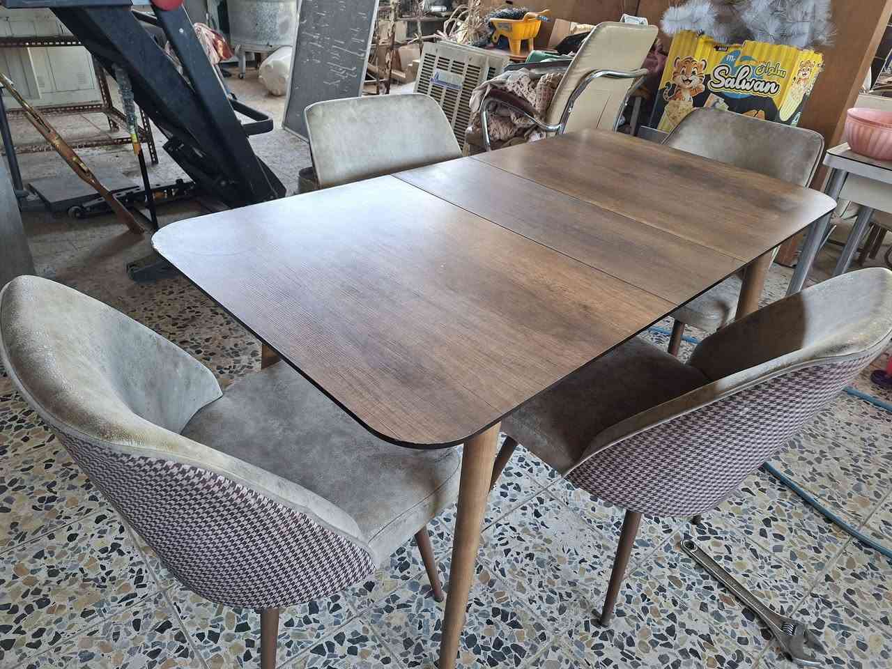 ميز طعام ٤ كراسي يتكبر ويتصغر ب١٣٥
بابل. المسيب حي المعلمين٣ طريق سيد ابراهيم بعد السكه بكيلوين تقريبا بعد اسلاك الضغط العالي ب٢٠٠م 
بيت على جهة اليمنى
***********
يرجى الاتصال قبل المجيء
