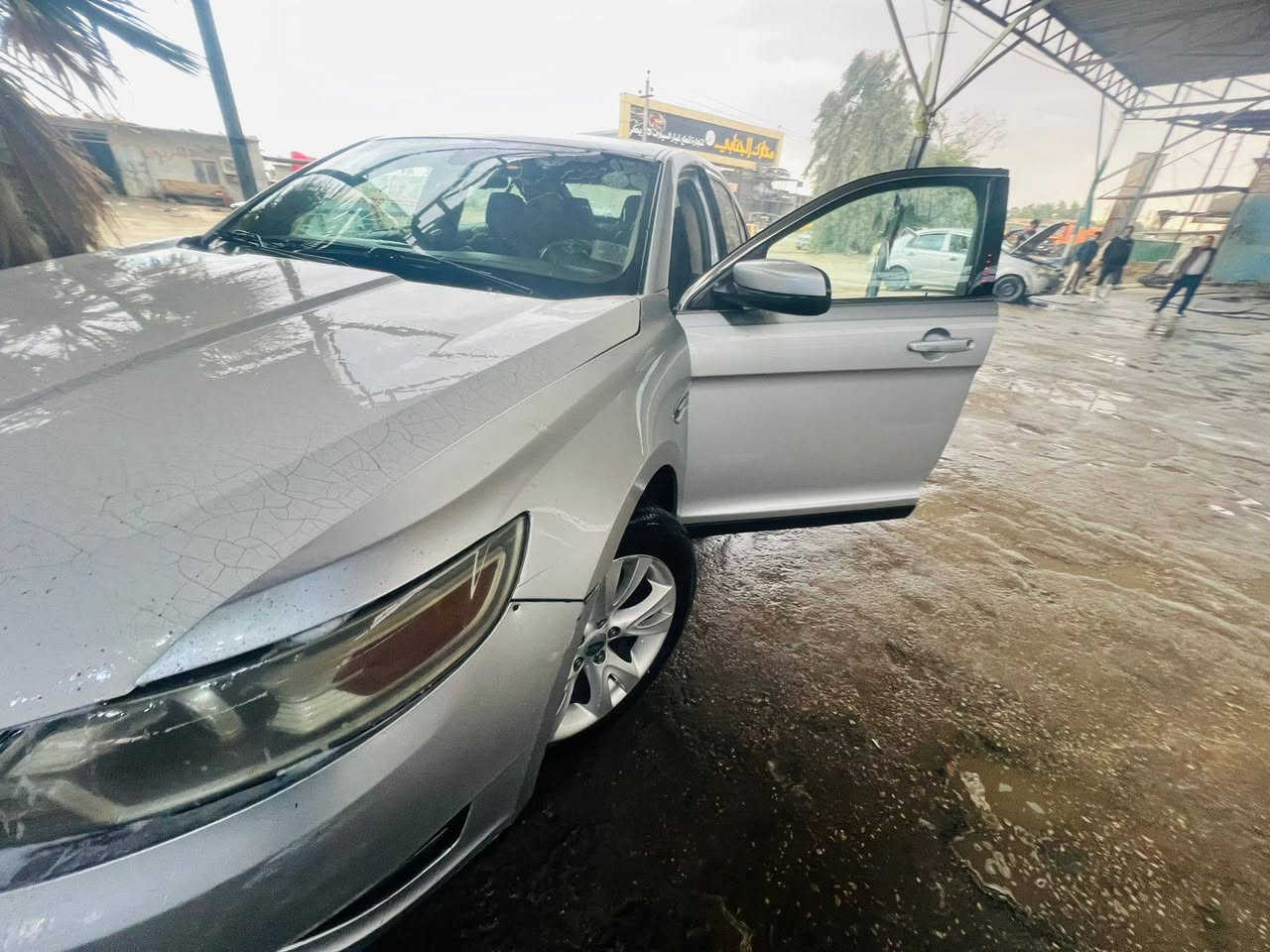 سلام عليكم للبيع فورد تورس موديل 12
محرك كير حداديه تبريد كله جديد 
صبغ جاملغ وبنيد فقط والباقي كفاله 
مكان السياره كربلاء سعره 95 بيع مستعجل 
***********, واتساب او تصال
