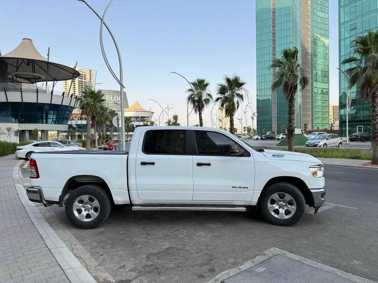 دوج رام 1500 بيك هورن
موديل 2023 فور ويل
باب طويل بدي قصير المرغوب
2023 RAM 1500, BIG HORN 4X4 5'7 BOX
محرك 6 سلندر سعة 3600 🚀
ماشية 13 الف فقط

سعر 255 ورقة / مرقم فحص وهزة جديد + تظليل جام اسود
تحويل ووكالة حاظر نفس اليوم 🤝

الضرر : جملغ وباب سائق صبغ( بدون دواخل بشرط) ✔️
ايرباكات كلها سليمة شركة ✅

مواصفات
بصمة تشغيل
شاشة ايباد الجبيره
تحكمات استيرن
فور ويل awd
تبريد مركزي امامي خلفي
كشن كهربائي

العنوان : اربيل شارع 100 ( معرض اربيل كارس ) 🏠
للاستفسار : واتساب ☎️📞 ***********
