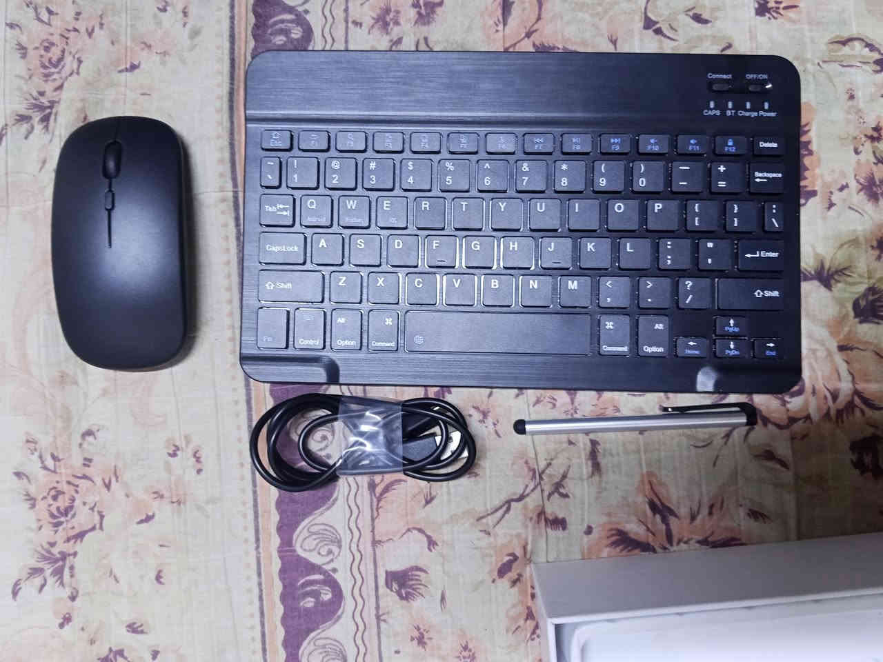 السلام عليكم ايباد نضيف هوا ايباد ويصير تشكل بيه كيبورد الجهاز مشحون بس 7 مرات جديد ذاكرته 128لاتصال علا هاذ الرقم ***********مكاني البصره       السعر175.الطوبه والنخيله
