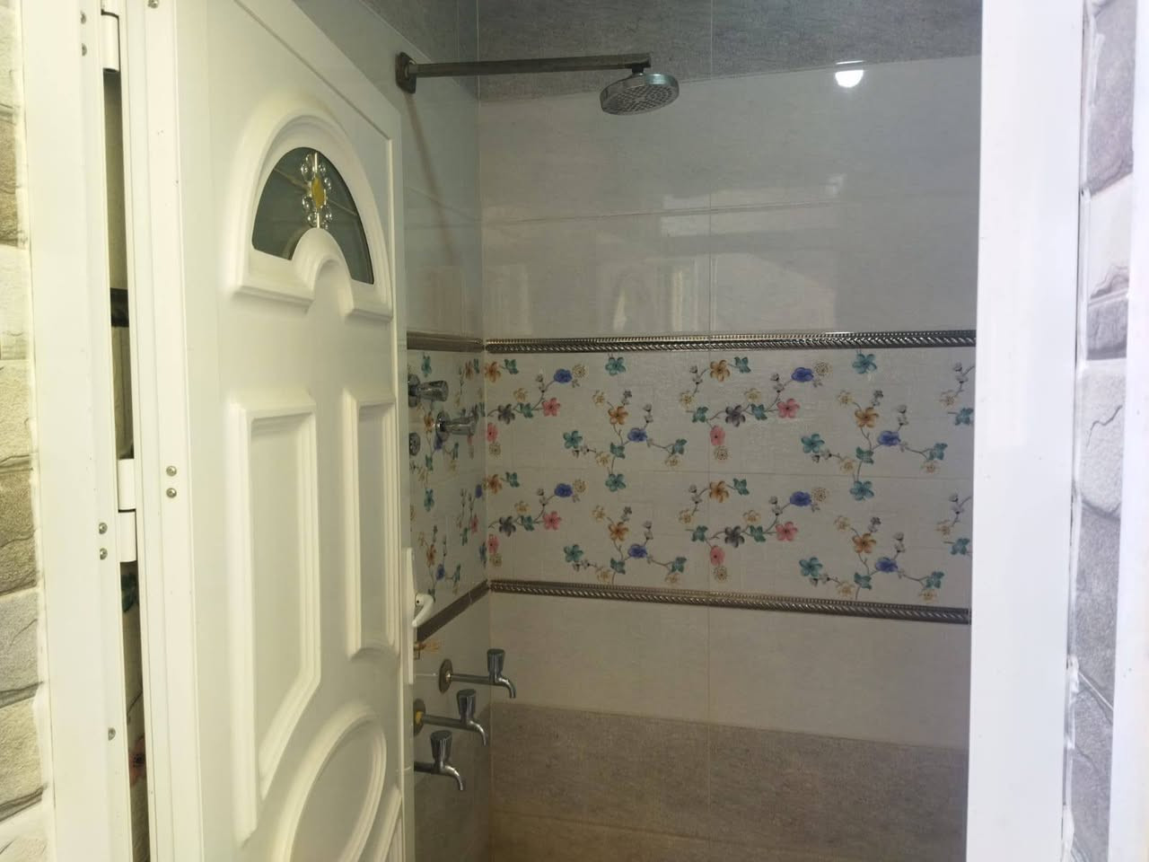 للبيع دار سكن سند 25 اقرار محكمة بناء حديث 
العنوان منطقة الغسل - زراعي ابو الهيل 
التفاصيل 
المساحة 138 م 
الواجهة ٩ م النزال ١٥ م 
يحتوي على ( غرفتين براني صالة مطبخ صحيات داخلية وخارجية) 
السعر 💵 80 وقابل للتفاوض 
للاستفسار ☎️ *********** واتساب 📞
مكتب التيسير للعقارات - ام العصافير مقابل جامع الزهراء ع
