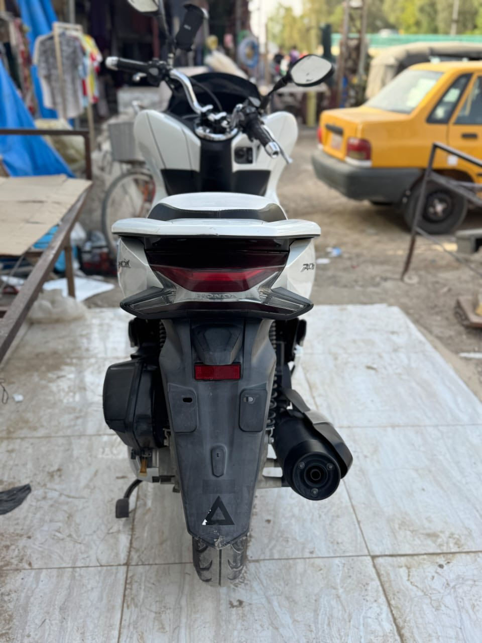 Pcx جيل ثالث ياباني شاصي JFمكينه 150 
مكاني ديالى بعقوبه الصناعه الثالثه  السعر 19 وبيها مجال ماشيه 30رقمي ***********
