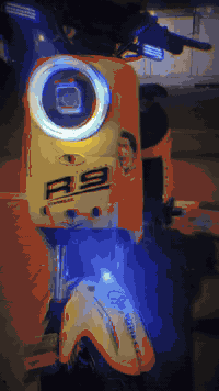 السلام عليكم حبيبي عندي دراجه ار 9 للبيع السعر 450 بكاني قبله شارع المدارس يوم 4000 وبيها مجال دراجه موديل 25 حلوه بطاريات 32 دراجه بالباكيه الصفراء والرقم*********** هذا رقمي والشراي يخابر
