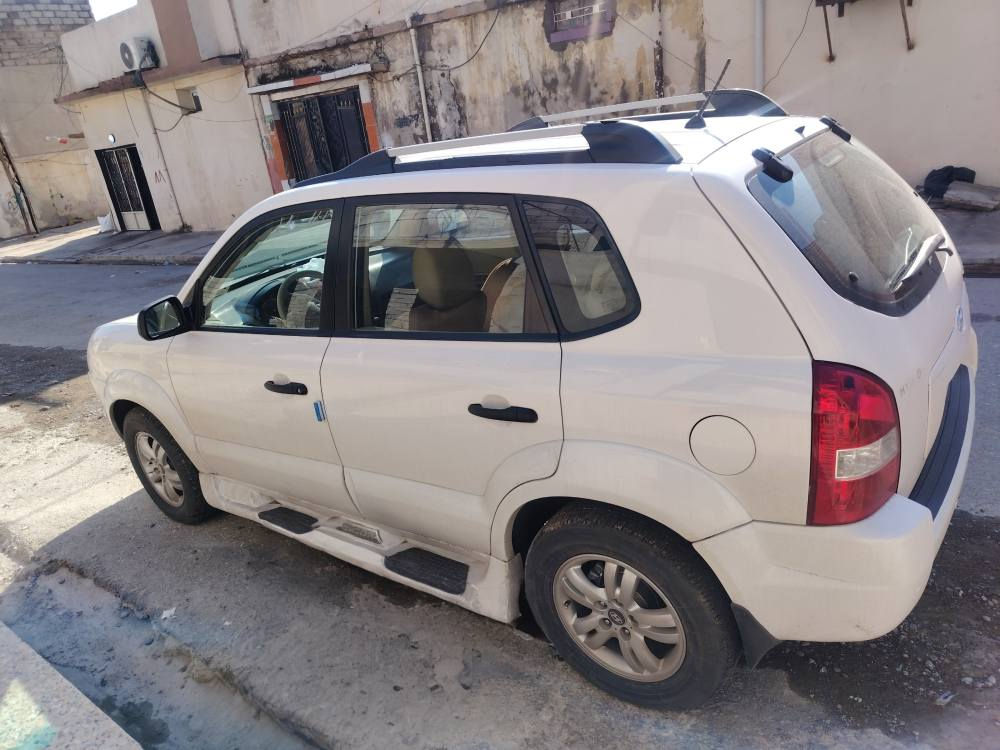 هيونداي توكسون
موديل 2008 
مكينه أربعة سلندر
رقم اربيل سنوية جديده تنفذ ٢٠٣٠
هزه وفحص نهاية الشهر الثاني ٢٠٢٦
صبغ بونيد بدون حادث بيها بارد اربع اصابع بحافة الجاملغ الأمامي يم لايت اليسار
السعر ١١٨ وبيها مجال
العنوان موصل الجانب الأيمن
للاستفسار 
*********** موصل, نينوى
