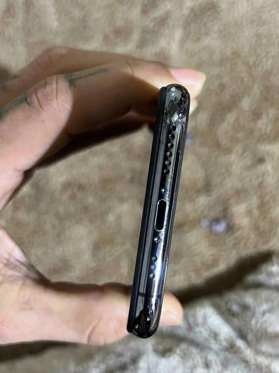 سلام عليكم ايفون اكس ايس جهاز مبدل بس بطاريه 100 ذاكره 64 شرط كل عيب مابي فيس ايدي شغل سيمكارت كامرات فول السعر 140 وبي مجال للاتصال ***********
