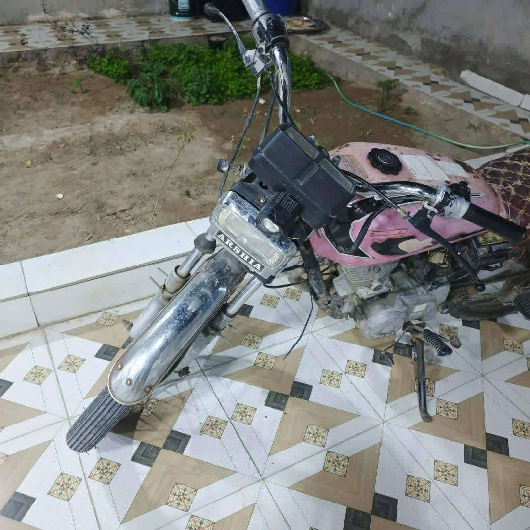 سلام عليكم دراجه لبيع مديل 2018 ضايعه الوراق مكفوله من السرقه مكينه نضيفه العنوان واسط قضاء الحي السعر 225الف وبيه مجال ***********
