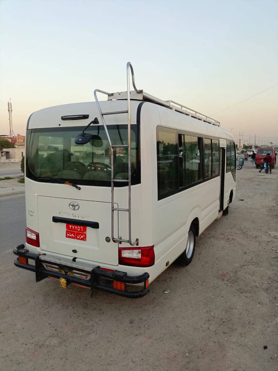 اسلام عليكم كوستر للبيع موديل 2017 السياره كامله منضومه غاز
بيها صبغ بل صفحه الكصيره قلاب ستاريكس دوشمه ترهم مراوس بناصيه و عاليه موديل 13 14 العنوان بغداد فلكه حي النصر 
الرقم ***********
ما متواجد علا فيس
