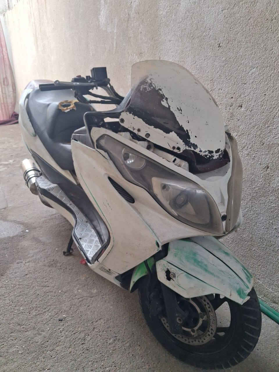 سلام عليكم دراجه للبيع ماجسته مكينه مكفول برغي مامفتوح بيه 
شغاله بس من دوسله بانزين شويه تخنك احنه نبيع هيج بيه نقص كفرات مكان البصره القبله سعر خاص***********
