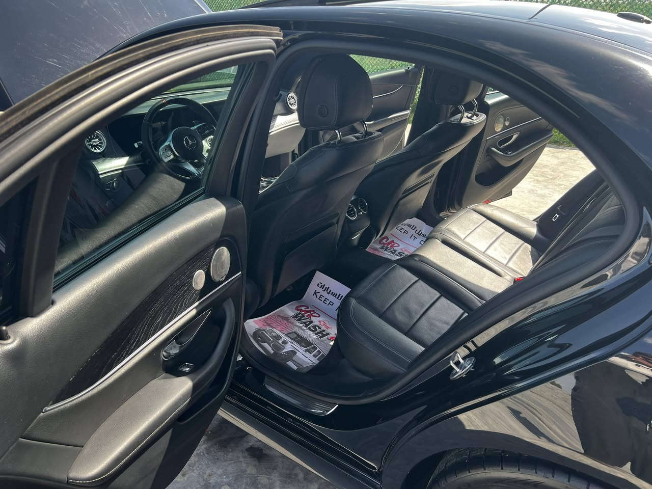 مارسدس E300 2017 
كشن تدفئه تبريد 
ستيرن تدفئه
فول رادارات وتوقف ذاتي ونقطه عمياء
شاشه متصله
كامره اصليه
حساسات امامي خلفي 360  
داخل 64 لون
السياره مكفوله من الصبغ  تبديل دعاميه الاماميه فقط   مكينه مكفوله صدر حداديه كلهة جاهزه
وبعد بيها هواي مواصفات
مكان الاسكندريه 
للاتصال ***********
