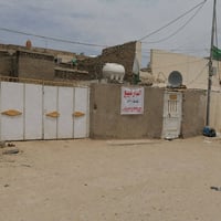 بيت ٢٠٠ متر طابق إضافة إلى فضلة ١٠٠ متر تقريبًا متكون من ثلاثة غرف وحم...