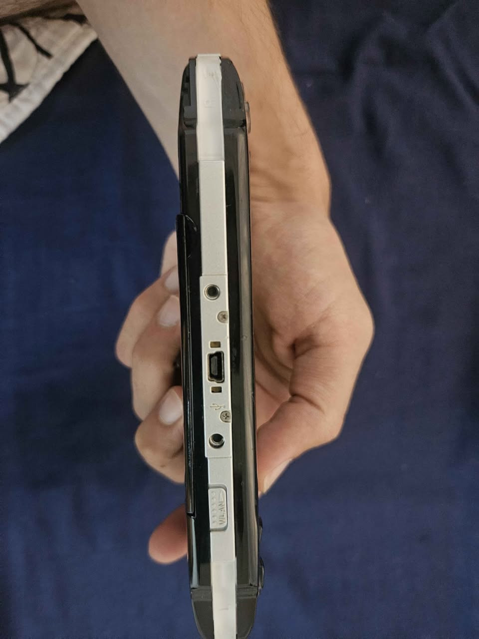 📌 للبيع جهاز PSP موديل 3000 بحالة ممتازة
🔹 نظافة الجهاز 90% وما بيه أي مشاكل فقط نقص قبق البطاريه و خدش بسيط بالدكمه R موضحة بالصوره ❗️
🔹 موديل 3000
🔹 يأتي مع ميموري 16 غيغا
🔹 شاحنه جديده (غير مستخدمه)
🔹️ بطاريه جديده (غير مستخدمه)
🔹️ كارتون الجهاز الاصليه والمطابقه (بس تعبان)
🔹 الجهاز متروس ألعاب 🔥 وجاهز للعب
🎮 من ضمن الألعاب: GTA vice city 🔴
🔴 GOD OF WAR (جميع الأجزاء)
🔴 TEKKEN 6
🔴 PES 2013
🔴 ASSASSINS CREED
🔹️ بالإضافة الى العاب بلي ون ps1 :
🟢 tarzan
🟢 crash
💰 السعر: 115 ألف دينار عراقي
📩 للتواصل يرجى المراسلة على الخاص أربيل, العراق


**إذا كنت صاحب هذا الإعلان وتريد حذفه لأي سبب، رجاءا أرسل رسالة إلى الدعم الفني**