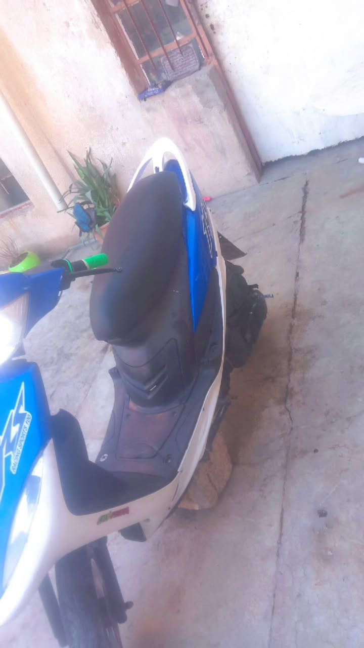 السلام عليكم شباب مكلف بنشر
دراجه ماكس عدله نضيفه موضحه بصور اليحب يجي يشوفها 500 وبيها مجال شراي 
رقم صاحب دراجه ‭0773 379 8769‬
