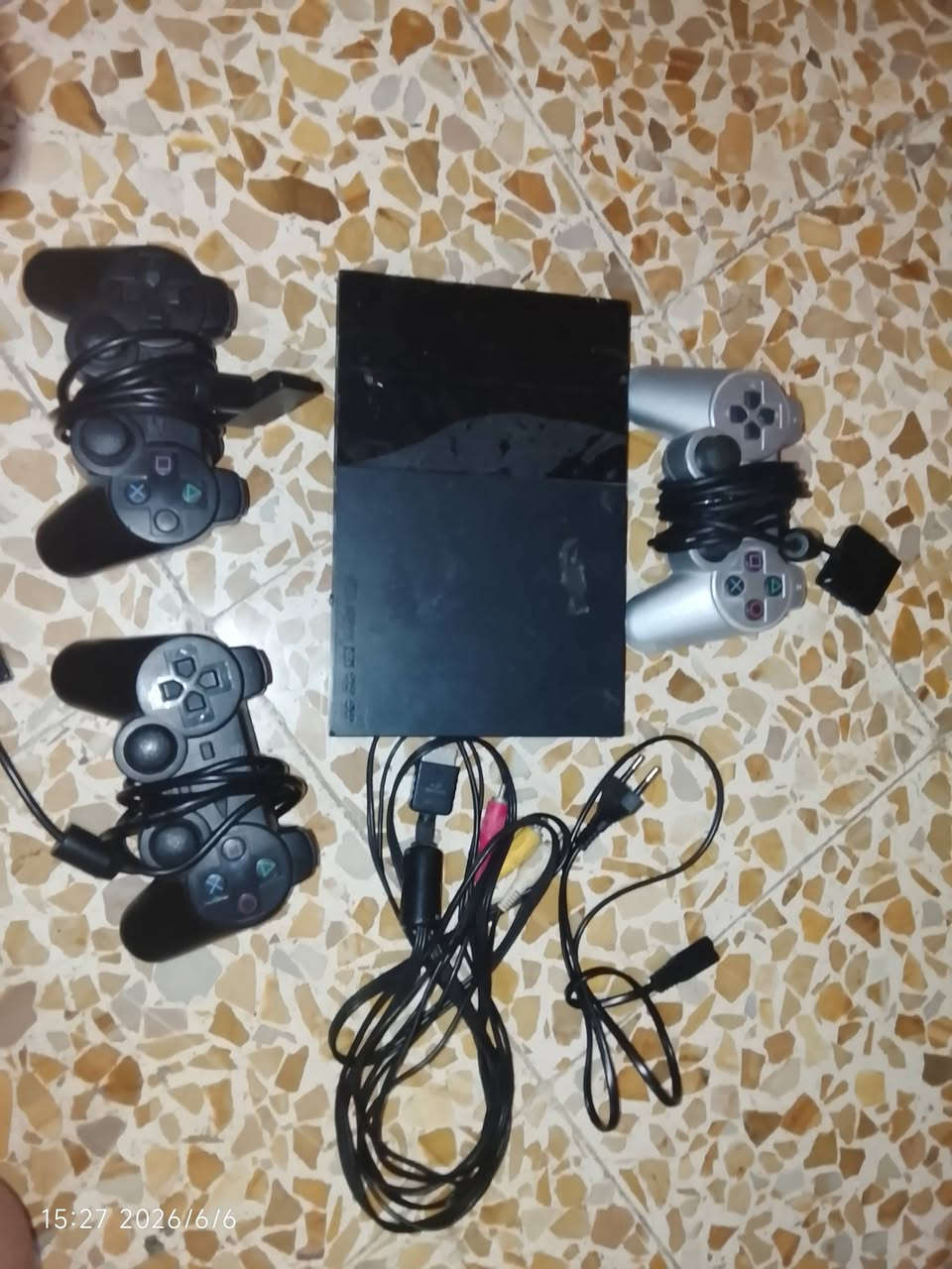 للبيع سوني 2 شغال مع ثلاث يدات ومع اربع يدات فحم يعني قطع غيار السعر شلع 25 الف وبي مجال


**إذا كنت صاحب هذا الإعلان وتريد حذفه لأي سبب، رجاءا أرسل رسالة إلى الدعم الفني**