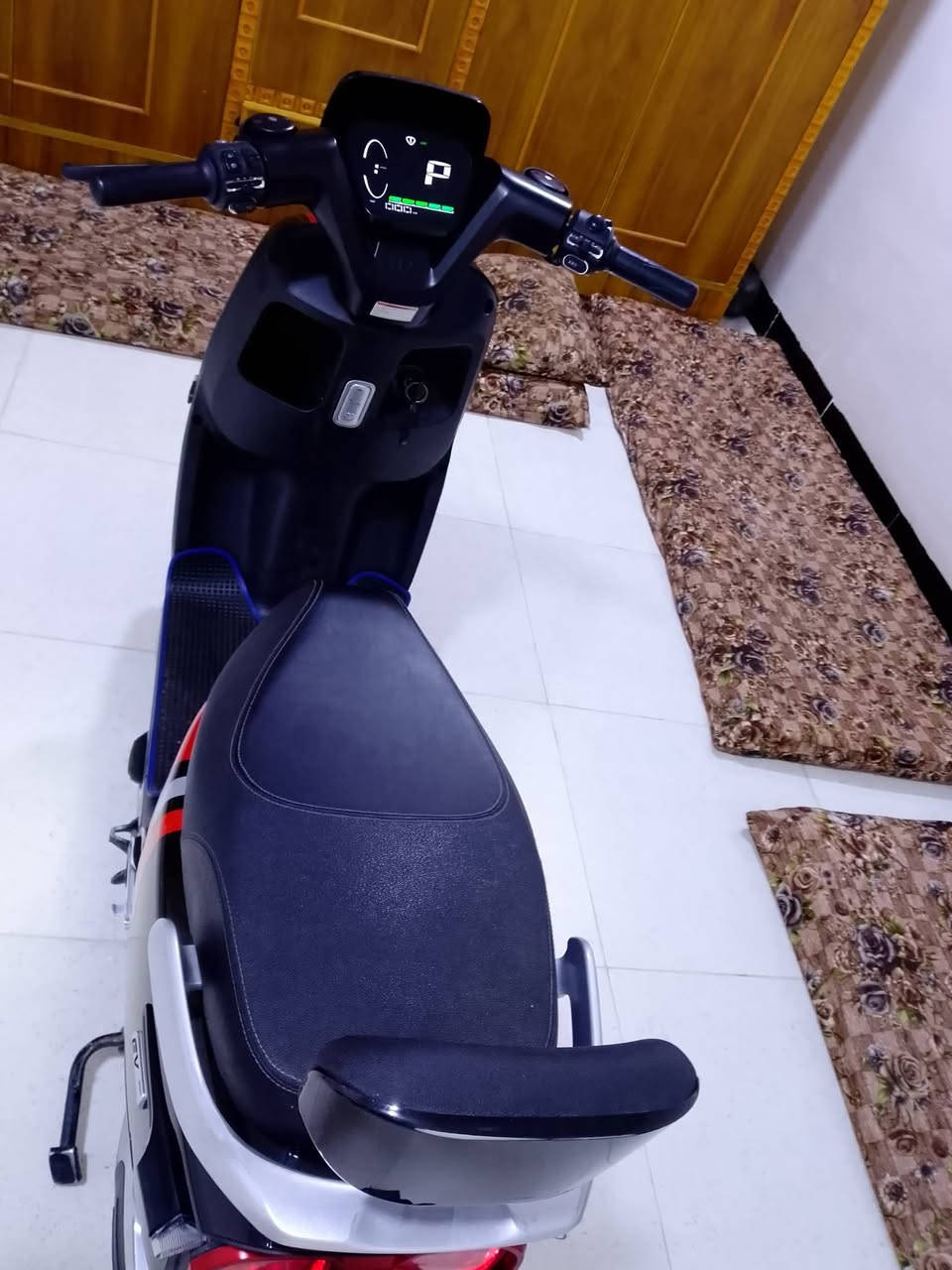 السلام عليكم  مطور ريان   موصفاته معروفه السعر825وبيمجال استفسار عل رقم ***********
