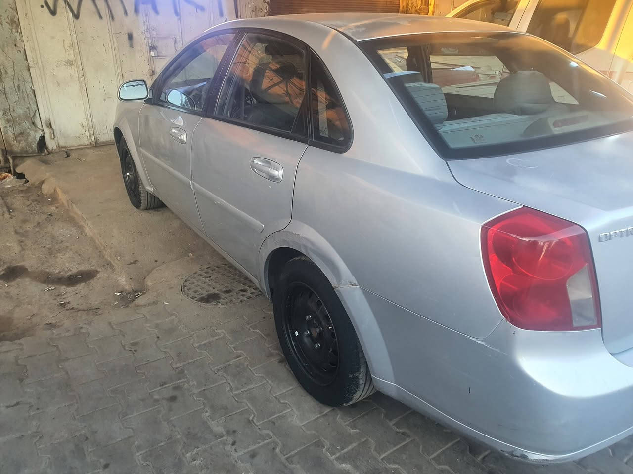 السلام عليكم للبيع اوبترا موديل2008 رقم سليمانيه كير اوتماتيك تدفئه تبريد شاشه وكامره خلفيه كهربائيات كلها شغاله بيها جراد بالصندوق والقماره سعر 74 
رقم التلفون *********** 
 للبيع فقط
