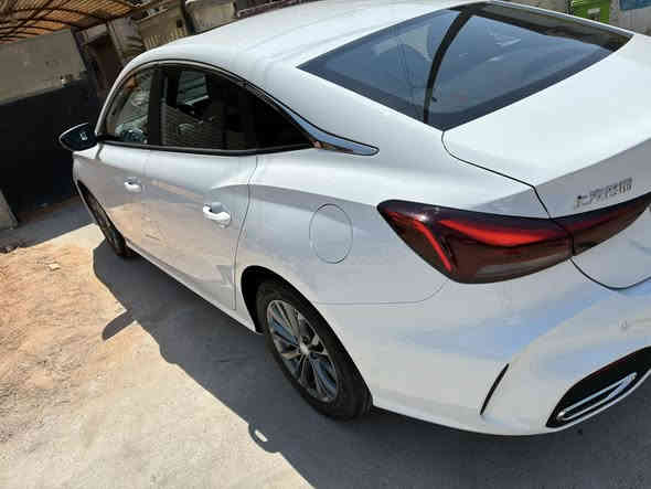 السلام عليكم 
للبيع ام جي ٥ شكل جيتي وارد صيني موديل ٢٥ محرك ١٥٠٠ تنفس طبيعي ماشية ١٣ الف  السيارة بحالة الوكالة بدون اي ضرر او صبغ فول مواصفات فتحة بصمة كامرات ٣٦٠ حساسات خلفية مثبت سرعه كشنات جلد مري شفط تبريد قطعتين تحكم ستيرن جهتين شاشه بلادية تحكم كامل بالسيارة
مسويلها دوشمة قماش نوعية ممتازه وارضيات ريزلاين   
 رقم اربيل باسمي   مكانها بغداد الاعظمية السعر ١١٥ وبيها مجال جدا بسيط 
للاستفسار الاتصال على الرقم 
***********
