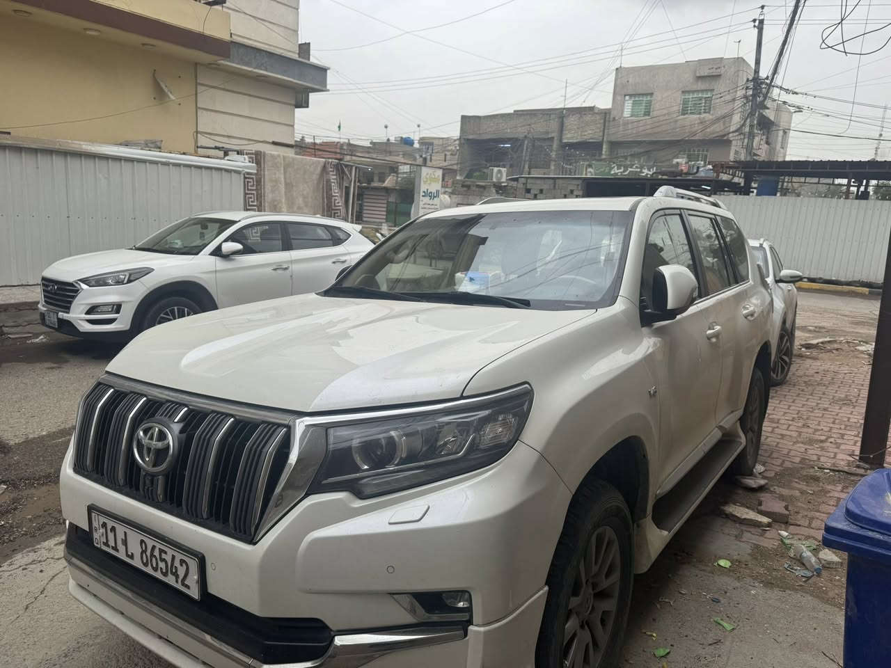 السلام عليكم برادوا ٢٠٢١ اعلى فئة vx فول مواصفات السيارة  مكفولة وكالة ساز أخذنا زيرو عل إيدي وهسة ماشية ١٠٠ السيارة مكفولة بيها فقط شخط كلش بسيط بالبنيد ومكحل وما مبين اخوان السيارة جديدة بس مغاسلها السعر ٤٢٥ ورقة وبيها مجال للشراي لاستفسار *********** العنوان بغداد البلديات
