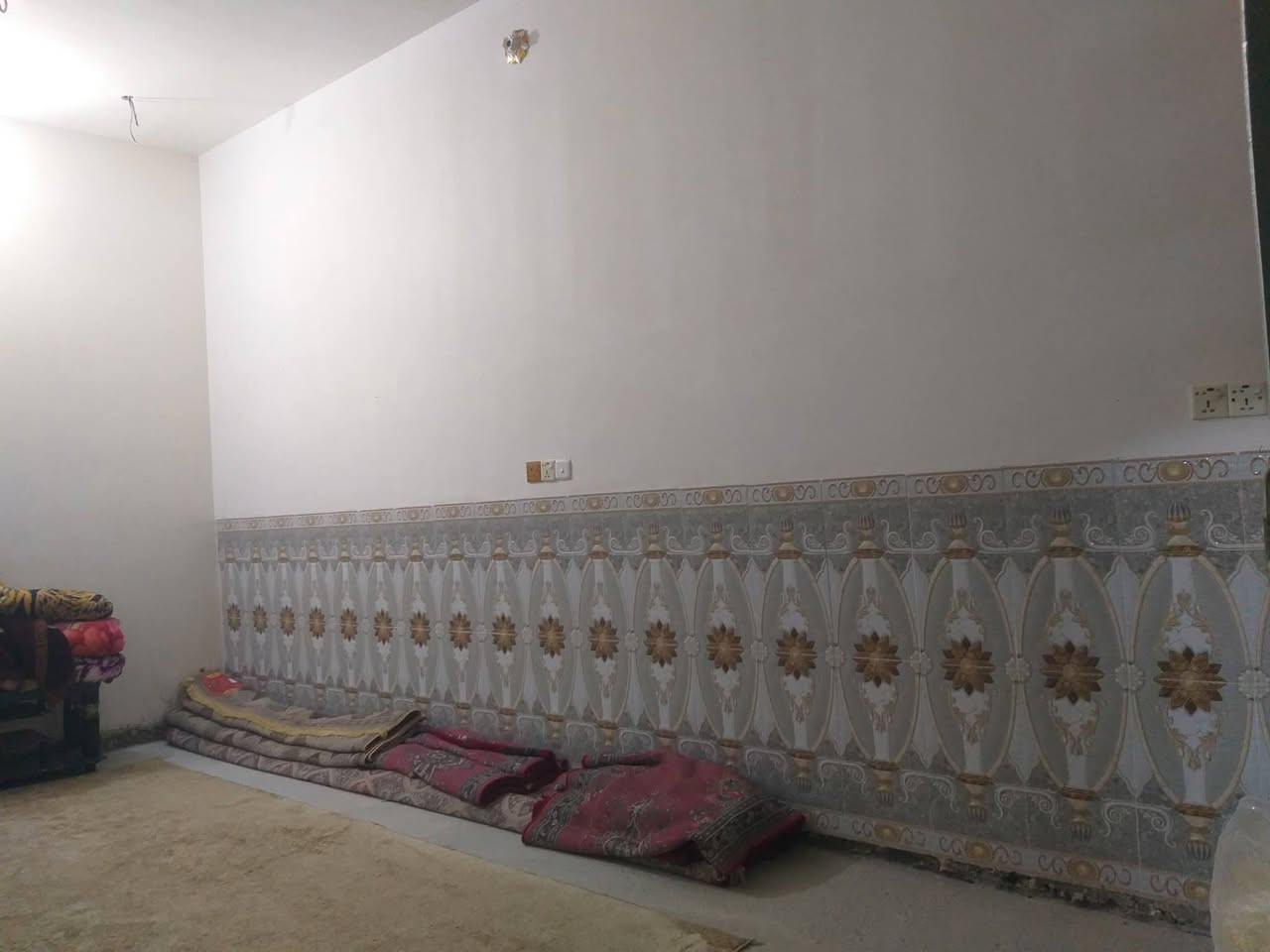 @إشارة السلام عليكم بيت للبيع بالفلوجه وراء مجمع الرحاب شارع المضيف قريب على المدرسه مسافه عن المدرسه 400 متر طاب وزراعي سنه 25 شارع 10 السعر 36}*********** \*********** |+واتساب
