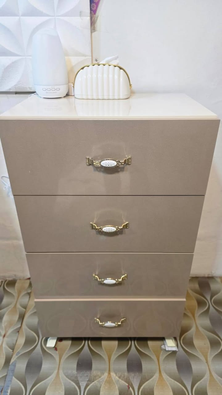 سلام عليكم غرفه اخشاب كبيره 9 قطعه للبيع...
غرفه اخشاب تركي 9 قطعه النضافه مثل ما موضح بالصوره شخط مابيهه تجي وتشوف بعينك
   عنواني كربلاء  حي العسكري ***********
*********** واتساب
