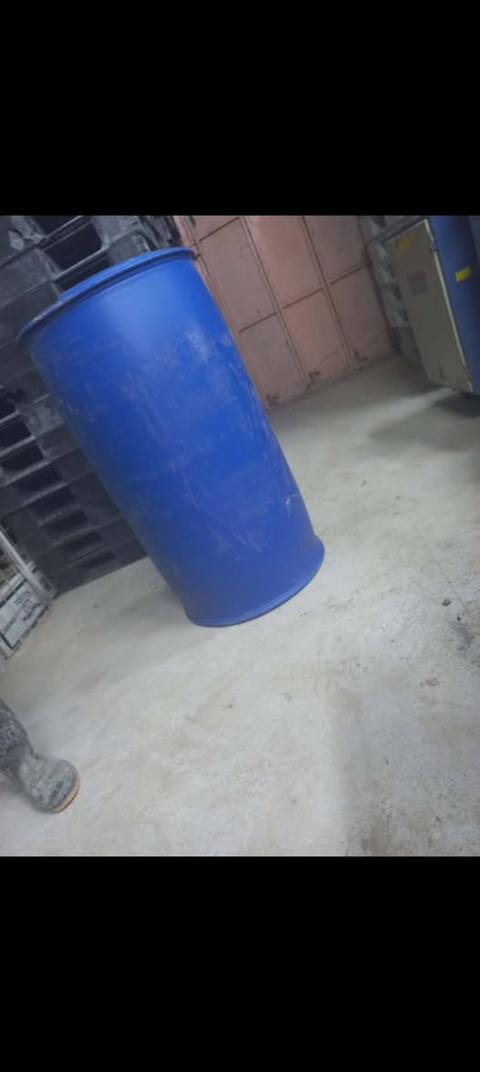 السلام عليكم ورحمة الله 
براميل سوبر قبق جبير ٢٥٠لتر شرط نضيف 
براميل قبقين ٢٥٠لتر  شرط نضيف
سكيب بلاستك ١٠٠في ١٢٠مكاني بابل مركز المدينة  ***********
