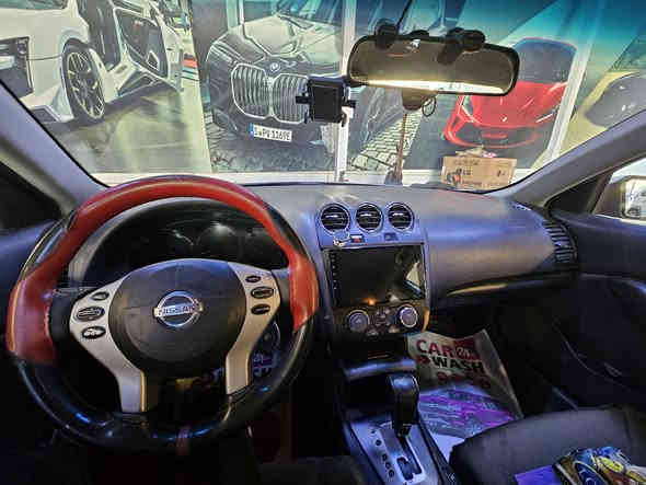 السلام عليكم 
نيسان التيما ٢٠٠٧ باسمي 
فول عدى الفتحة 
تحكم ستيرن 
تدفئة كشنات 
بصمة 
بصمة ابواب
شاشة 
كلة كهربائي وشغال 
محرك جديد ٢٤٠٠
صدر امامي خلفي جديد 
تبريد ثلج 
بيها نوزلات وصخة او مجول
مكاني بغداد ***********
السعر ٦٧ وبيها مجال قليل
