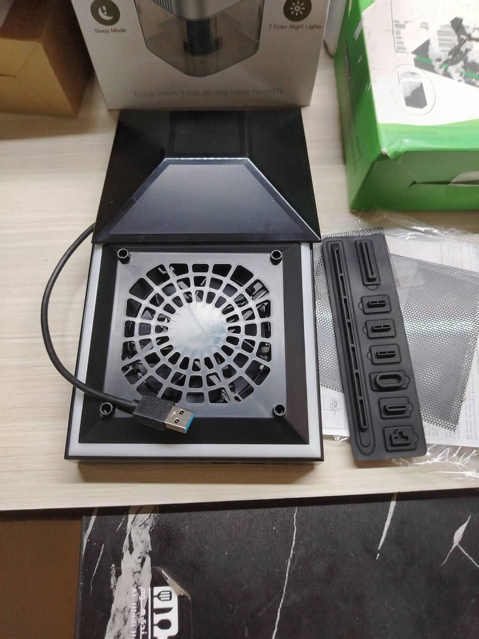 هذا المنتج هو عبارة عن مروحة تبريد علوية لجهاز Xbox Series X.تتضمن منافذ USB إضافية لتوصيل الملحقات ونقل البيانات.تحتوي على إضاءة RGB ملونة يمكن التحكم بها بلمسة زر.تتميز بثلاثة مستويات سرعة قابلة للتعديل لتبديد الحرارة
 السعر 12 الف


**إذا كنت صاحب هذا الإعلان وتريد حذفه لأي سبب، رجاءا أرسل رسالة إلى الدعم الفني**