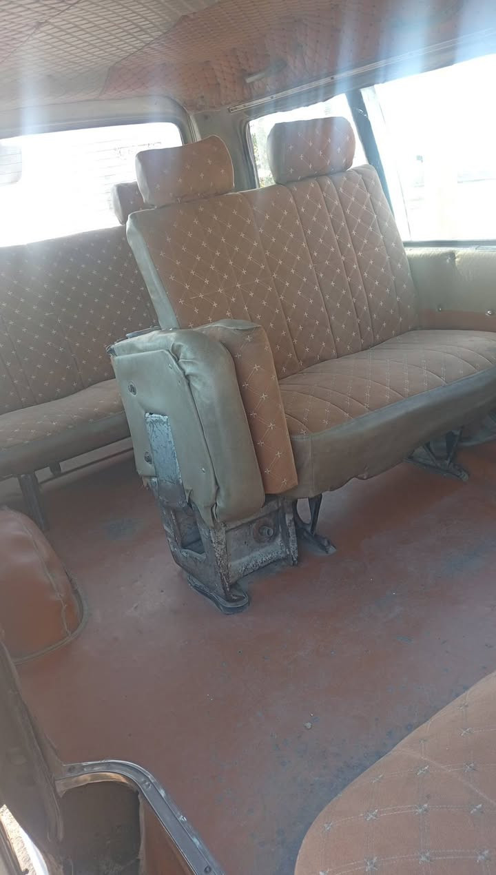 السلام عليكم ورحمه الله وبركاته كيا بستا للبيع موديل ١٩٩٤ سياره كير اكسن محرك خير من الله سياره بلاديه شوفت عينك شواصي اربعه نضاف غرفتها نضيفه سنويه نافذه بل ٢٥ مداور ثاني يوم وباقي التفاصيل خاص هذا رقم ***********
