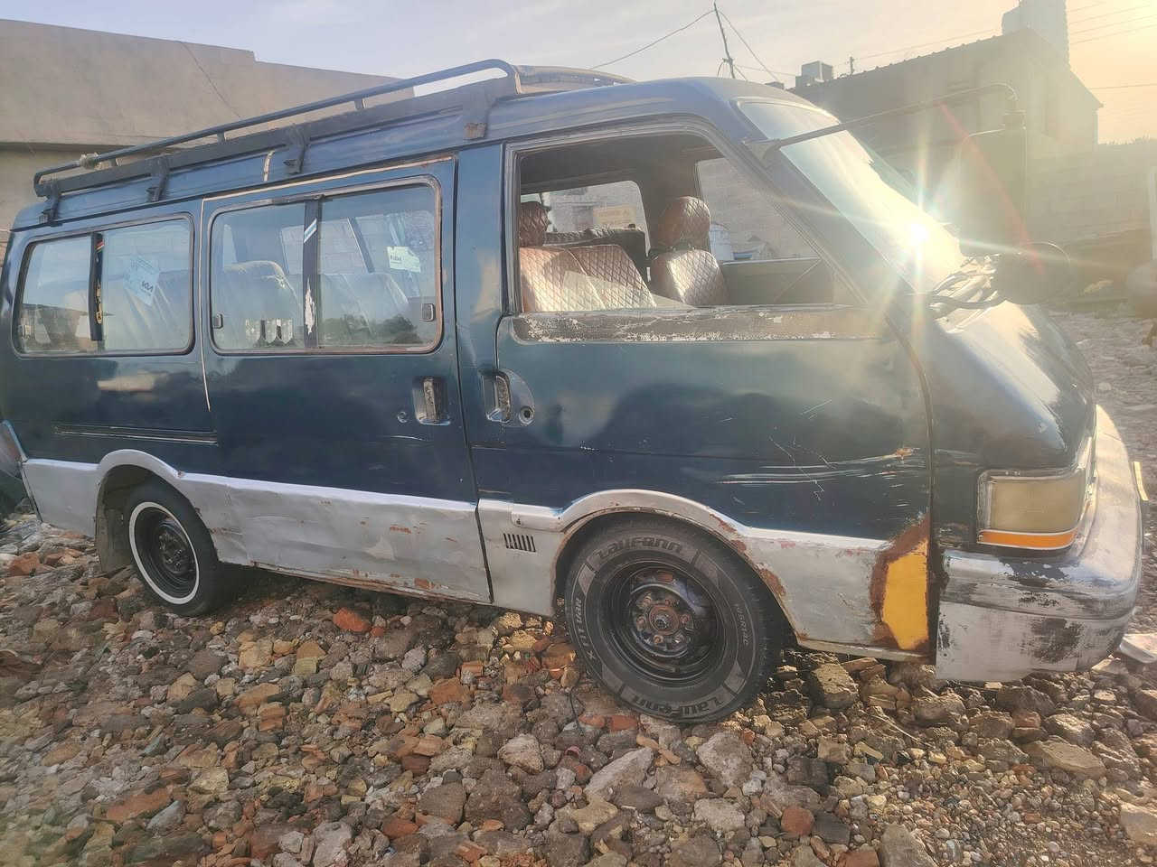 السلام عليكم كية للبيع رقم انكليزي شرط التحويل كير و مكينة نظيفات السعر 30 وبيهة مجال ***********
