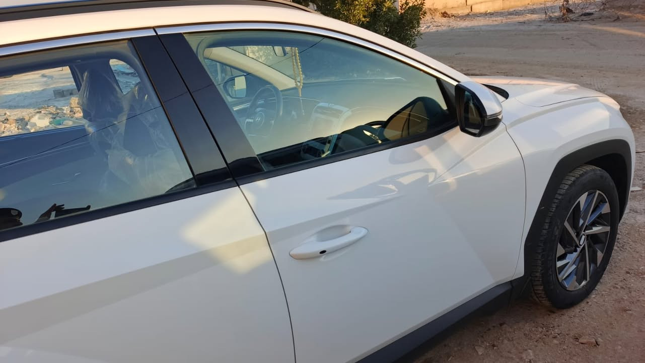 السلام عليكم
هونداي توسان 

موديل2023

وارد خليجي 

ماشية56 الف كيلو

رقم بغداد

مواصفات السيارة 

مقعدين كهرباء

شحن وايرليس

بردات خلفية 

هاندبريك دكمة

ويل كب 

بروجكتر

مرايا كهرباء

بيه تكحيل كارت بالجاملغ الخلفي اليسر على كد 4 اصابع

السعر 21 الف دولار قابل للتفاوض

عنوان السيارة 

بغداد بلديات 

للتواصل***********
