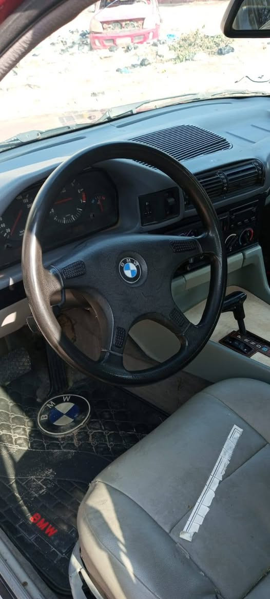 سلام عليكم سياره للبيع جاهزه مديل ٩٣ سنويه لل ٣٠ تحويل رقم اربيل مكينه مسكر عدل مصبوقه جماليه مكفوله من ضربه سعر ٦٥ وبيهاا مجال ***********
