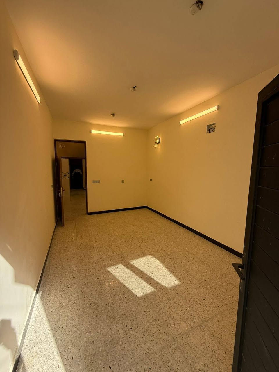 على بركة الله 
📌الثقة عنوان 
يسر مكتب ازاد للوساطة العقارية
ان يعلن عن توفر

 دار سكني حديث 🏘️

..... للبيع  .....

المساحة 100 متر
واجهة 5 متر
النزال 20 متر

الطابق الارضي
مدخلين
صالة + مطبخ + منور + خدمات + غرفة نوم 

الطابق الاول
 غرفتين  + خدمات

البنوك
📍 قرب جسر البنوك 
للاستفسار
اتصال + واتس اب
***********
***********

او مراجعة المكتب
ازاد للعقار
شارع اسواق النداوي
مجاور محطة تنقية الماء ( H2O )
