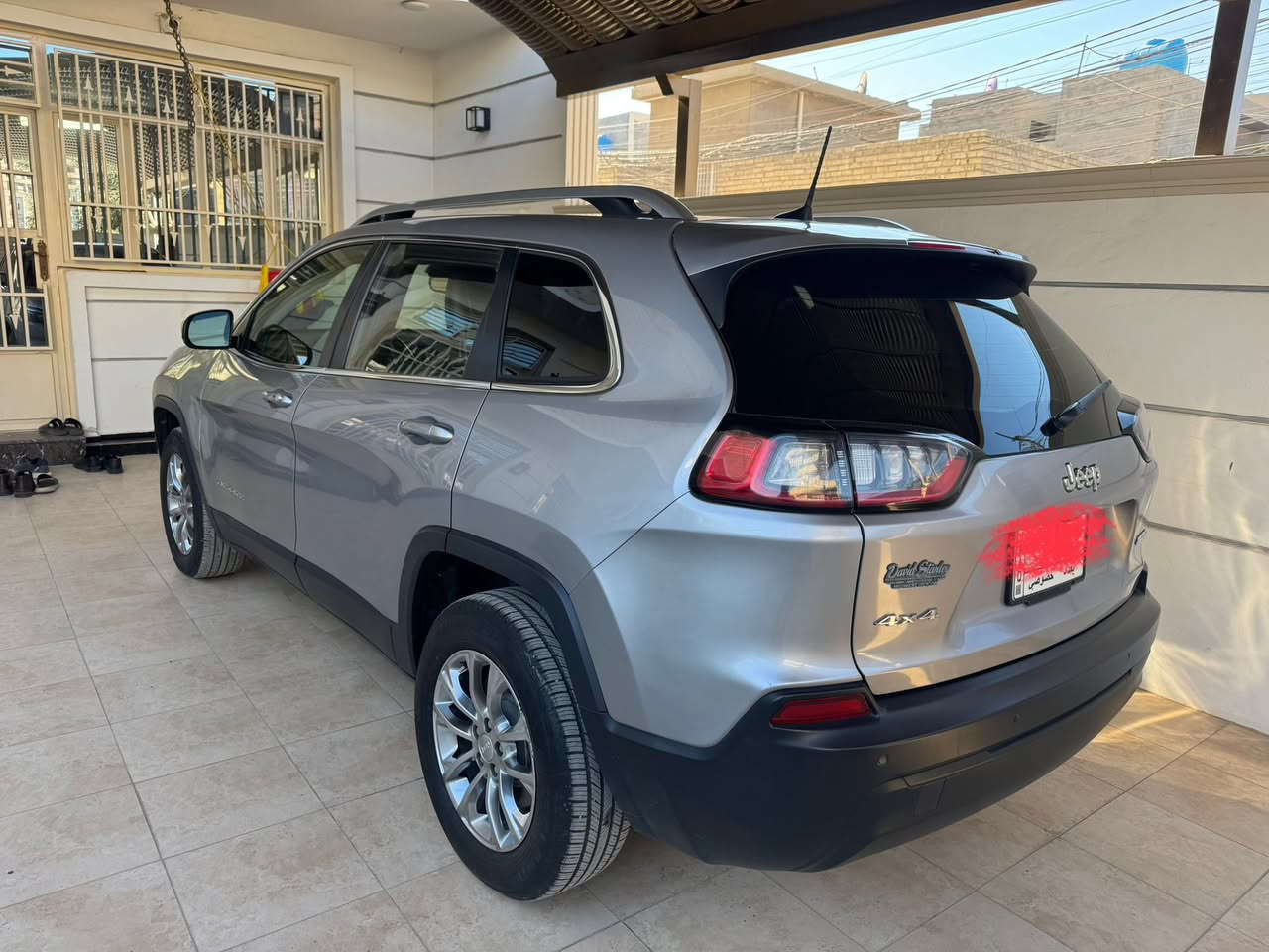 جيب شيروكي 2021 لاتليود بلص دفع رباعي محرك 4 سلندر 2.4  رقم بغداد بسمي حادث جاملغ كما موضح وبيه صبغ بلباب خلف الراكب موضح بلصور ماشية 87 الف السعر 165 وبيهة مجال 
بغداد ***********
