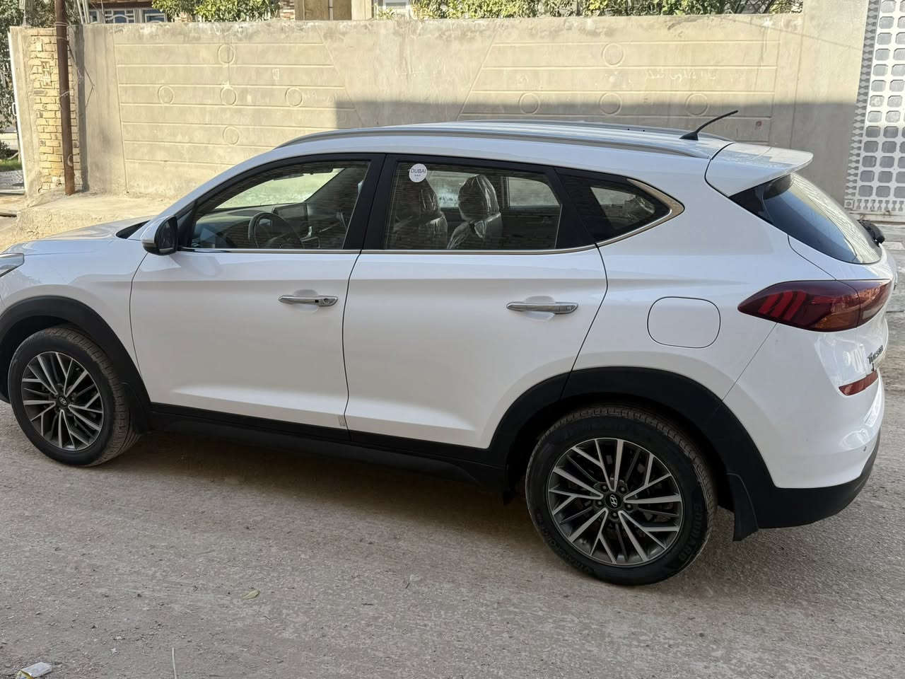 توسان
توسان 2019 - فول مواصفات عدا الفتحة 
لايت 5 عدسات - كشنات جلد + كهرباء 
شاشه كبيره - بك لايت لد - انارة ذاتية مع الستيرن 
رقم بغداد - راعيها في بغداد متواجد - تحويل مباشر 
مكفوله بدون ضربه او صبغ او بارد فقط بيها شخط من جهة عكس السائق شخط بسويج ومامبين اله تركز بي وما مسوي بكيفك تريد تبولشه تريد تكحله مخلي على وضعه 
ماشيه 157 
السعر 192 
مكان السياره بابل 
اتصال // *********** - استاذ عباس
