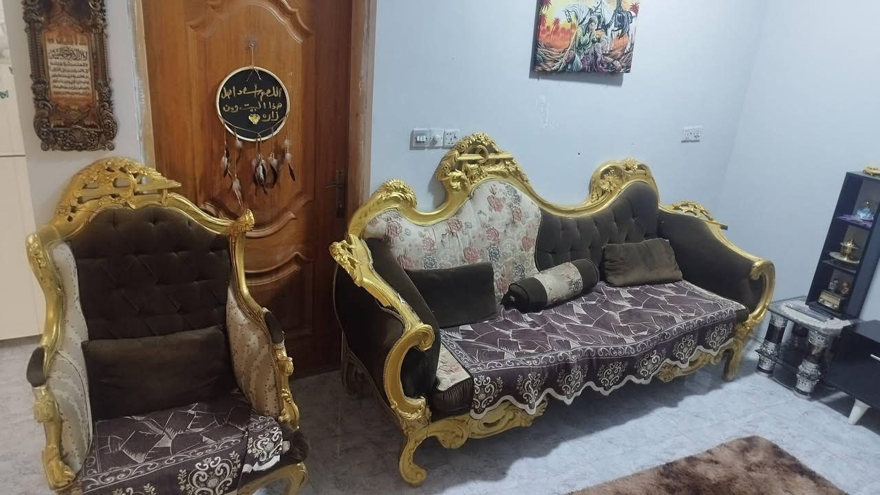 غراض للبيع كوت حي الحكيم ***********

