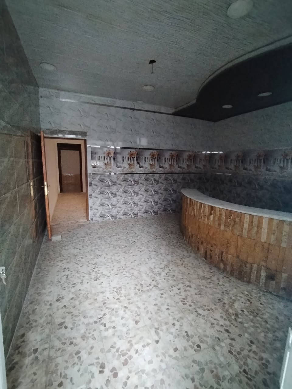 دار للبيع ١٢٥ متر حي ميسان قطاع ٢٣ شارع عوده
يتكون من غرفه و صاله و ستقبال و مطبخ و صحيات 
السعر ١٠٩
للستفسار ***********
