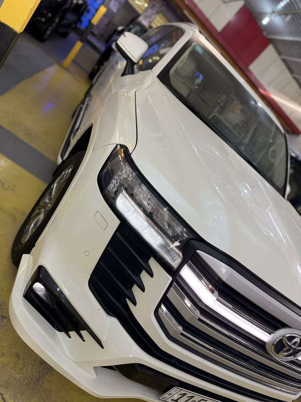 يعلن معرض بيت شريجي👑 عن وصول تويوتا لاندكروز limited بريم اصلي 2022 
ماشيه 47 الف  حقيقي شرط الفحص لسياره مرقم بغداد فول شاشات وتطبيق  لمتد مكفوله عدا باب فتح وبيها بارد بسيط والسونار موجود 
العنوان كوت حي لحكيم 🧿
#تويوتا_ لاندكروز_2022 gxr limited✈️
اللون: ابيض white
عداد المسافات47km
المواصفات:  رقم بغداد فول مواصفات ١/١
شباك لد
سلايد(فتحة قمارة)
كراسي جلد اصلي(بيجي)
كراسي اثنين كهرباء
تبريد خلفي شاشة
شحن الهاتف لاسلكياً
ثلاجه
كروس سرعة 
خمس بصمات
فول تحكم استيرن(جهتين امامي+جهتين خلفي)
شاشة عرض الاعطال
صندوك كهرباء(شفط)
فتح صندوك تلقائيا  
دبل كير(عادي+اوتوماتيك)
ناقل حركة ٨ نمر
دبل حساس(امامي+خلفي)
نظام تحكم بمستوى الضوء الداخلي
مانع تزحلق
نظام فتح الابواب لاسلكياً
فور ويل
شاشة امامية كبيرة اصلية
شاشات خلفيه تطبيق 
كامرة خلفية اصلية
تشغيل عن بعد
دوسات كتابة landcruiser
اشارة بالمري
مري كهرباء(شفط)
لايت عدسة زنون(عالي+ناصي)
لد امامي
#ويل_20_الجديد_كليا
#سستم_صوت
مدخل
CARPLAY
‏BLUETOOTH 
‏AUX
‏I POD
‏USB
‏CD
للاستفسار الاتصال بِنَا على الأرقام التاليه

  حسنين ‭0771 508 5598‬ واتساب او اتصال
