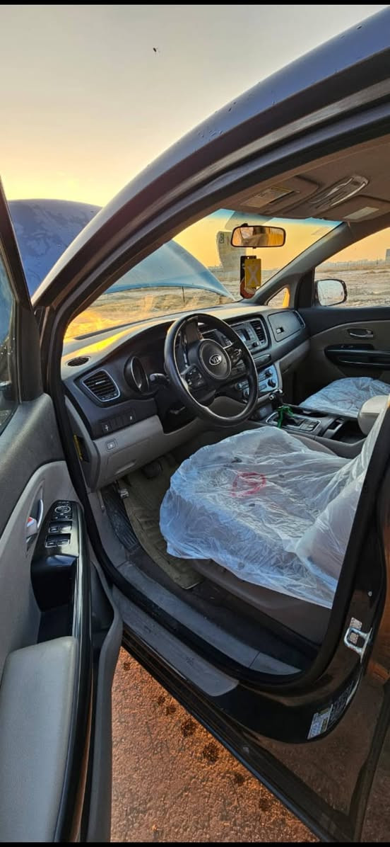 السلام عليكم سيارة سيدونا للبيع موديل 2015
7راكب 
محرك وكير كفالة 
6سلندر 
السيارة نظيفة مال بيت
رقم انكليزي 
المكان بغداد 
رقم الهاتف ***********
