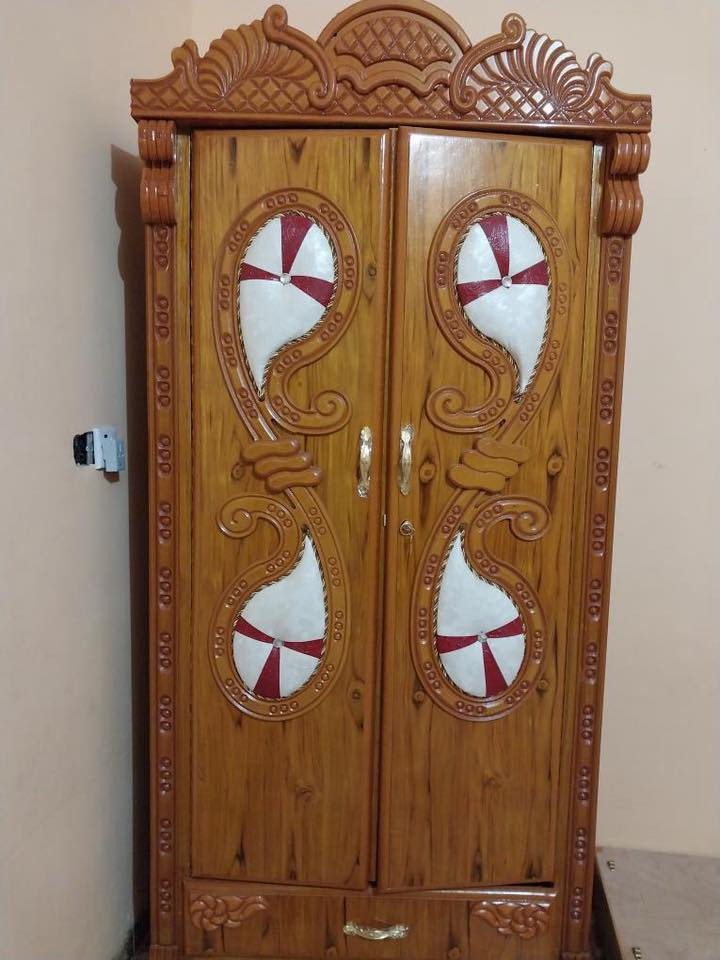 السلام عليكم غرفة نوم للبيع مستخدمه شي قليل السعر ٦٠٠للاستفسار الاتصال ع الرقم ***********
