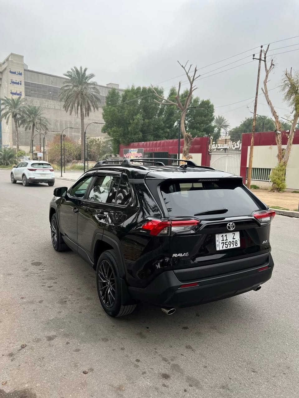 السلام عليكم للبيع
𝐓𝐎𝐘𝐎𝐓𝐀 𝐑𝐀𝐕𝟒-𝐗𝐋𝐄 2023                                       
مستعجل عل بيع وما اعتقد اكو هيج سعر 195 وبيهه مجال قليل
تويوتا رافــــ4  بانزين فقط XLE موديل 2023 وارد امريكي ضرر فقط جاملغ مصبوغ شبر بارد بل بنيد سياره جديده كلش وما ناقصهه شي صور حادث وسونار داخل منشور

رقم بغداد بسمي هزه وسنويه جدد تحويل مباشر

اللون : اسود

حجم المحرك : 2.5L ( 4.سلندر )

المواصفات : 𝐗𝐋𝐄 نص فول

شاشة كبير لمس تدعم ابل كار بلي 

كاميرا

‏ابواب  بصمة

‏‎بصمة تشغيل 

ويل رياضي قياس 19

تخم تاير جديد

هاند بريك بصمة

اوتو ستارات (𝐀𝐔𝐓𝐎 𝐒𝐓𝐀𝐑𝐓)

اوتو ستوب (𝐀𝐔𝐓𝐎 𝐒𝐓𝐎𝐏)

رادار امامي (تحديد مسار)

‏‎رادار جانبي (نقاط عمياء)

‏‎رادار خلفي (التحذير من الاصطدام)

‏‎حساسات خلفيه

نظام (𝐄𝐂𝐎)

نظام (𝐍𝐎𝐑𝐌𝐀𝐋)

نظام (𝐒𝐏𝐎𝐑𝐓)

تحكيم ستيرين

كشن السائق تحكم كهربائية 

لايتات (𝐋𝐄𝐃) ليد عدسة زينون 

بكلايتات (𝐋𝐄𝐃) بيلادي

باقي تفاصيل معروفه مكاني بغداد الدوره شارع الصحه السعر 195 وبيهه مجال قليل مستعجل عل بيع اي ستفسار اتصل وتدلل رقمي ***********
