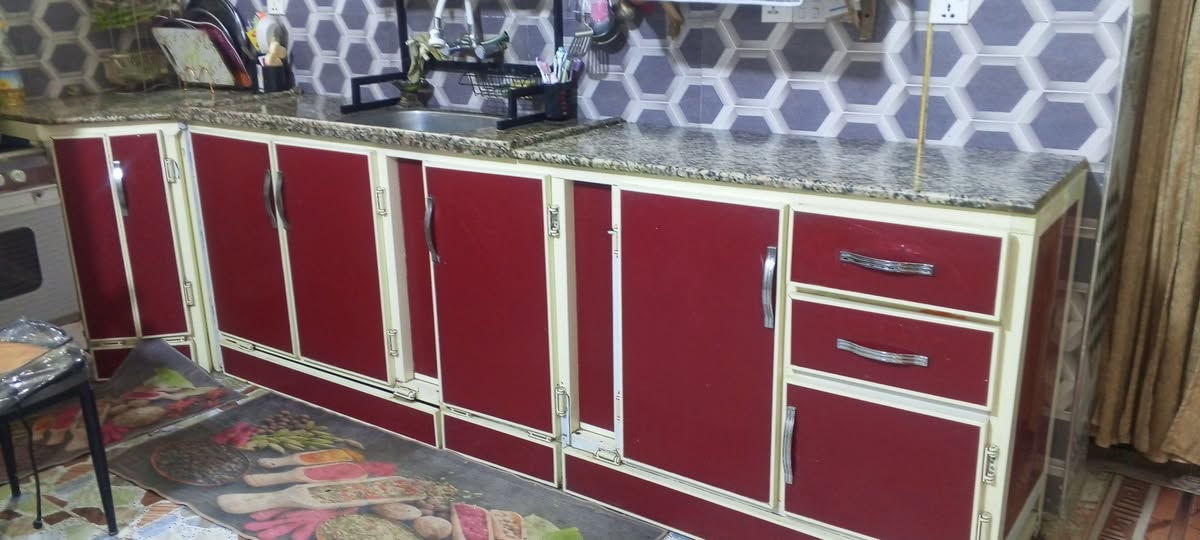 كاونتر للبيع ٣ونص متر وزاوية ٨٠ وملحق على طولة تسكام الاتصال على الرقم ***********
