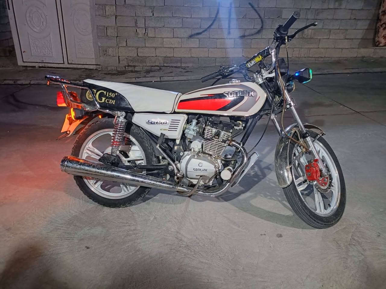 للبيع ماطور سونك مديل 23 ما مفتوح اي عيب مابي كله شغال كهربايات سعر 450 وبيها مجال قليل  مكان جلولاء الوحده رقم ***********
