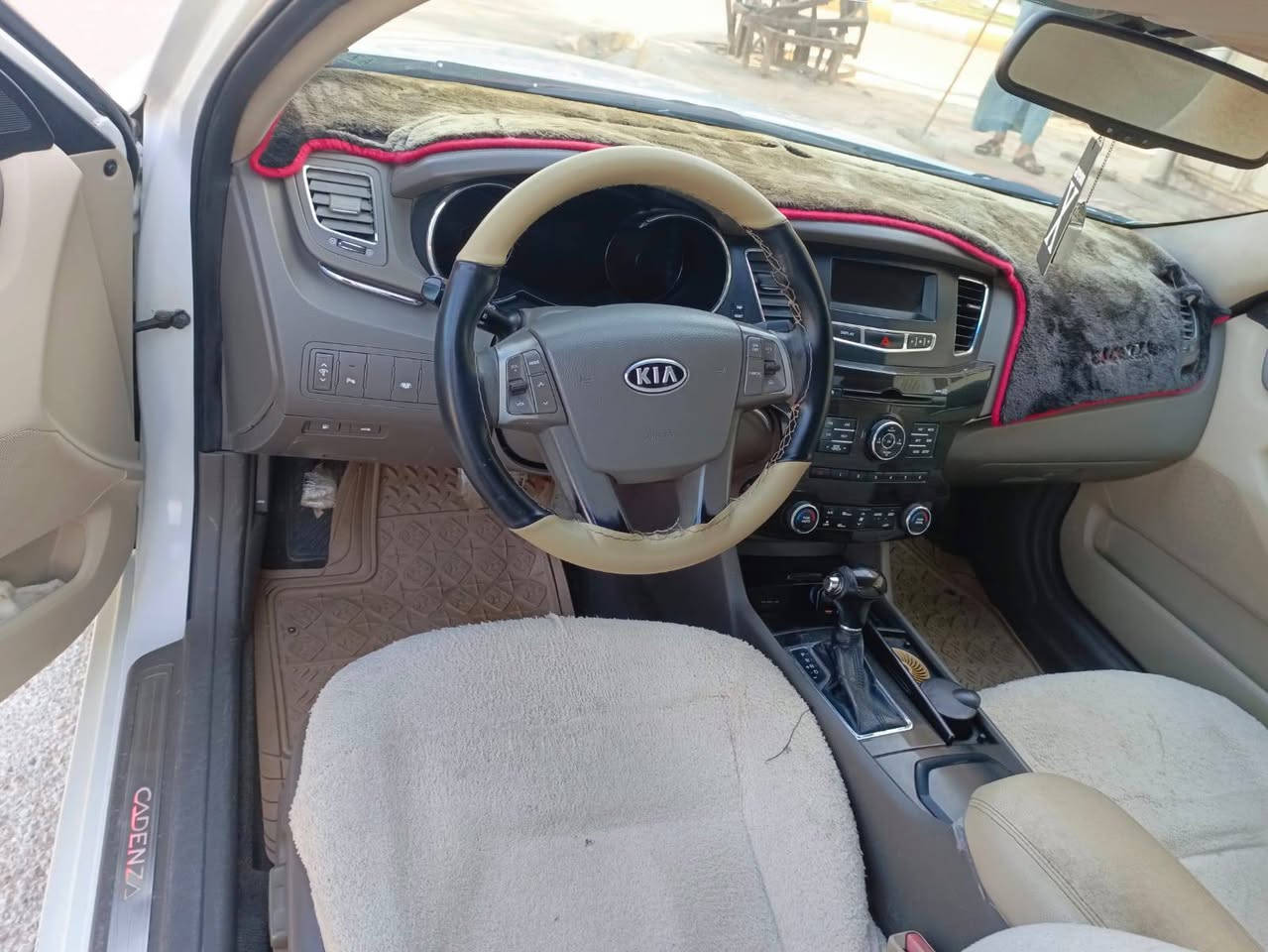 🚗 للبيع: كادينزا
🔹 المحرك:3300
🔹 
🔹 اللون: ابيض
🔹 رقم:  (دولي) بإسمي – تحويل مباشر
🔹 السنوية: جديده
📍 الموقع: الناصرية / قلعة سكر
❄️ التبريد: ثلج
📡 السونار: موجود (مرفق بالصور)
✨ ملاحظة: السيارة أنظف من الصور وجاهزة، ما تحتاج أي صرف
💰 السعر: 120 قابل للنقاش البسيط
📞 اتصال فقط: غير متواجد عالفيس 
***********
***********
