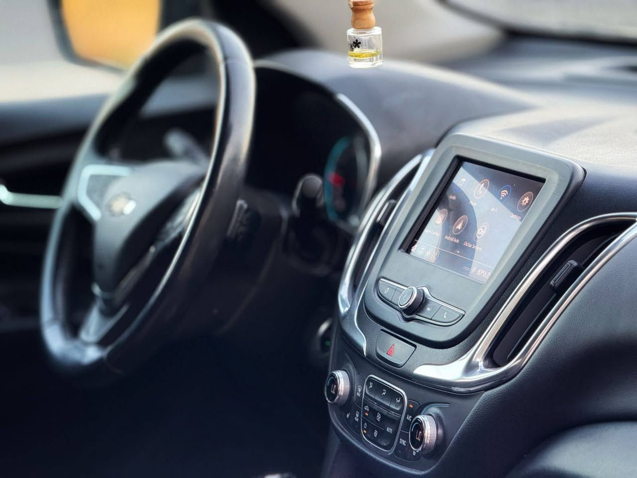 سيارة شيفروليه إكوينوكس (Chevrolet Equinox) من طراز عام 2020،  بمحرك 1.5 لتر توربو مواصفات متنوعة تشمل مقاعد جلدية وشاشات عرض .. السنوية تنتهي بشهر 11 هاي السنة  المكان البصرة شط العرب 
للاستفسار الاتصال ***********
