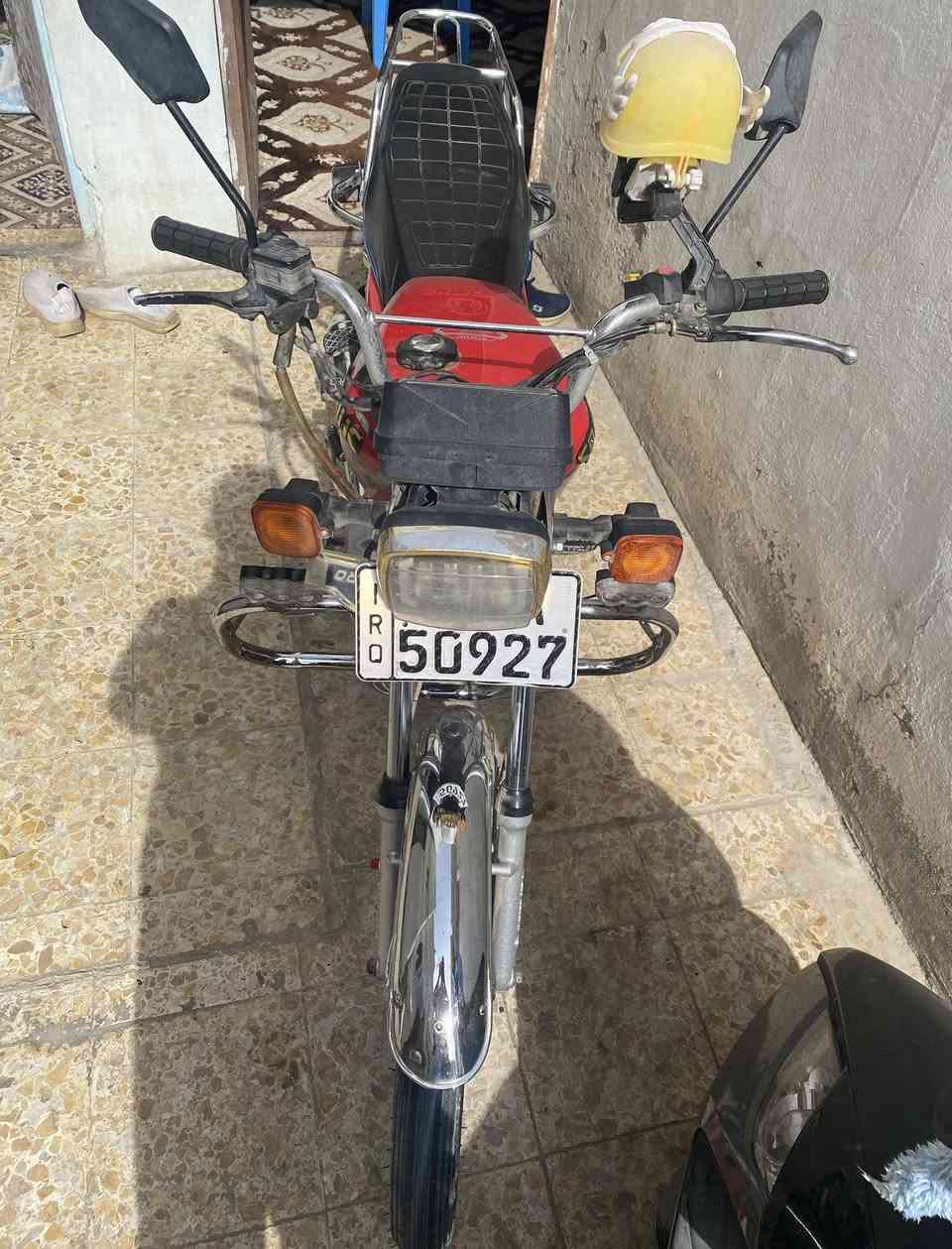 سلام عليكم سيفان موديل 23  سنويه ورقم بأسمي السعر مليون200 الاستفسار على الرقم *********** او  على الماسنجر
