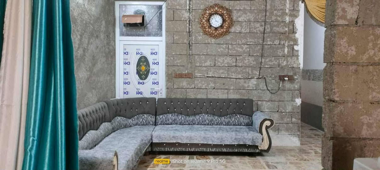 دار للبيع في حي الميثاق (البتول) المساحه 140م يتكون الدار من 2غرف +هول+استقبال طابقين الطابق الثاني هيكل للاستفسار /***********/*********** مكتب محمد شيت للعقار دوره باب البيض
