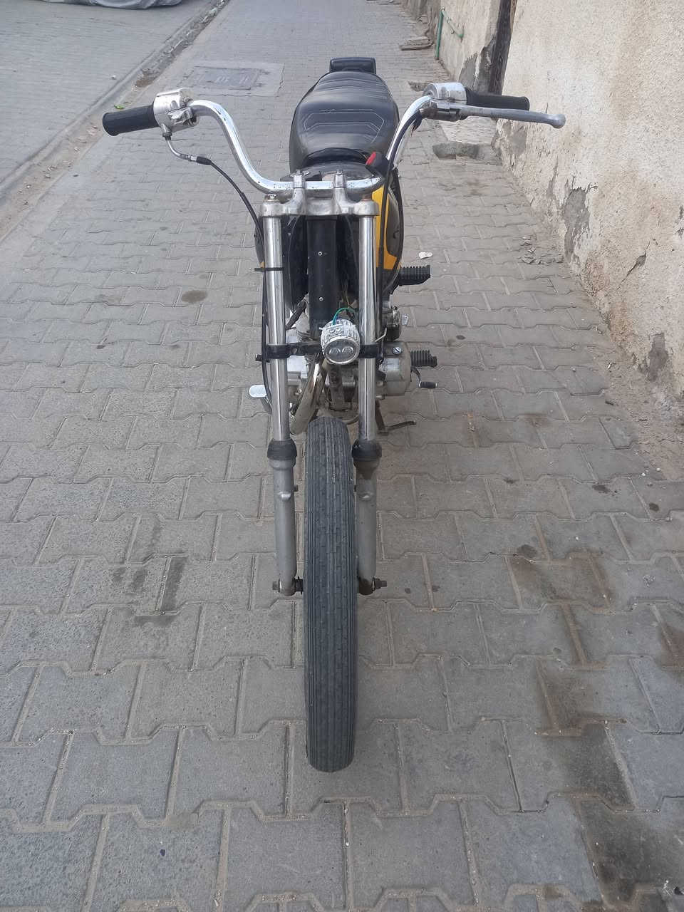 سلام عليكم دراجه للبيع كلك فقط مكاتبه ابيع كومه حديد سعره 140 قفل قفل ***********
