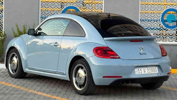 VolksWagen Beetle فولكس واكن بيتل 2015
لون مميز / رقم مميز بغداد بأسمي تحويل مباشر
ضررها بامريكا بسيط جداً موضح بالصور 
 بدون دواخل ( الايرباكات سليمه )
المواصفات : 
- محرك حجم 1800 تيربو 
- شاشة كاربلاي CarPlay & AndroidAuto
- كاميرا خلفية
- كشنات جلد 
- كشنات تدفئه
- ستيرن D shape 
- اضاءة زينون عالي / ناصي / كشافات
- ويل حجم 17 أصلي
- مفاتيح عدد ٢
محرك و كير غير مفتوح شرط الفحص 
نوزلات و بلكات و فيت بمب جدد مسويلها ادامه 
حتى الدهن مبدله جديد Adinol
 صدر امامي خلفي جديد
تبريد ثلج و تخم تاير جدد. جاهزة مابيها نقص
نظيفة جداً من الداخل و الخارج و ترايها يخبل
سنويه و هزه و ارقام جدد
السعر 109 ورقه بيها مجال للطيبين
عنواني بغداد 
***********
*********** بغداد
