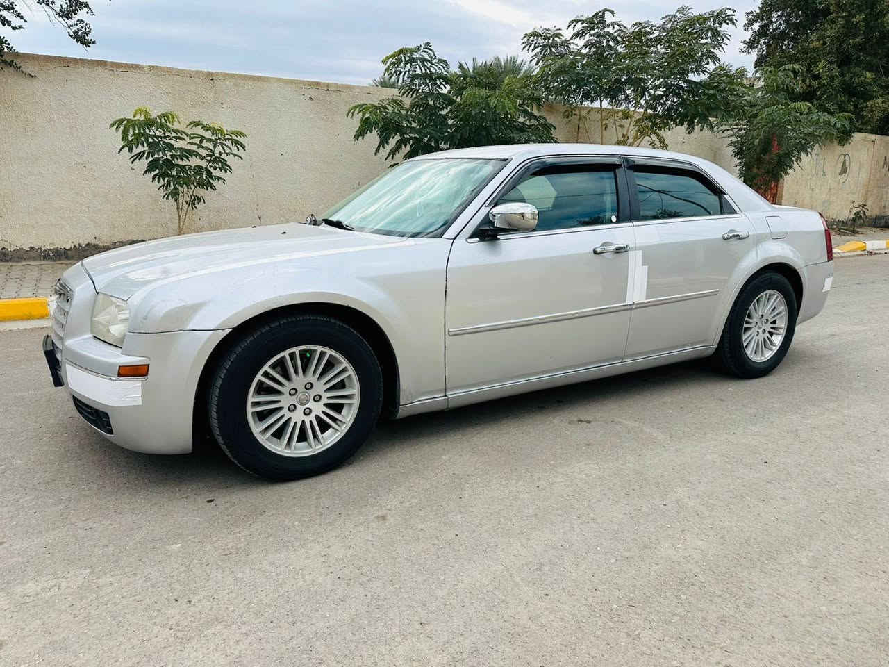 السلام عليكم اخوان 🤍
كرايسلر اوباما موديل 2010 اصل 
4 جوكات اصل 3500
رقم بصره انكليزي (باسمي) هزه وسنويه لغايه  (2031) مكينه كير مكفولات خير من الله تبريد ثلج ❄️ حداديه امامي خلفي نضيفه كهربائيات كله شغاله دواخل جدا نضيفه السياره عليه ادامه كامله منضومه البانزين ومنضومه المياه السياره مصبوغه عام العنوان واسط 
السعر 103 وبيه مجال 
رقم الهاتف ***********
