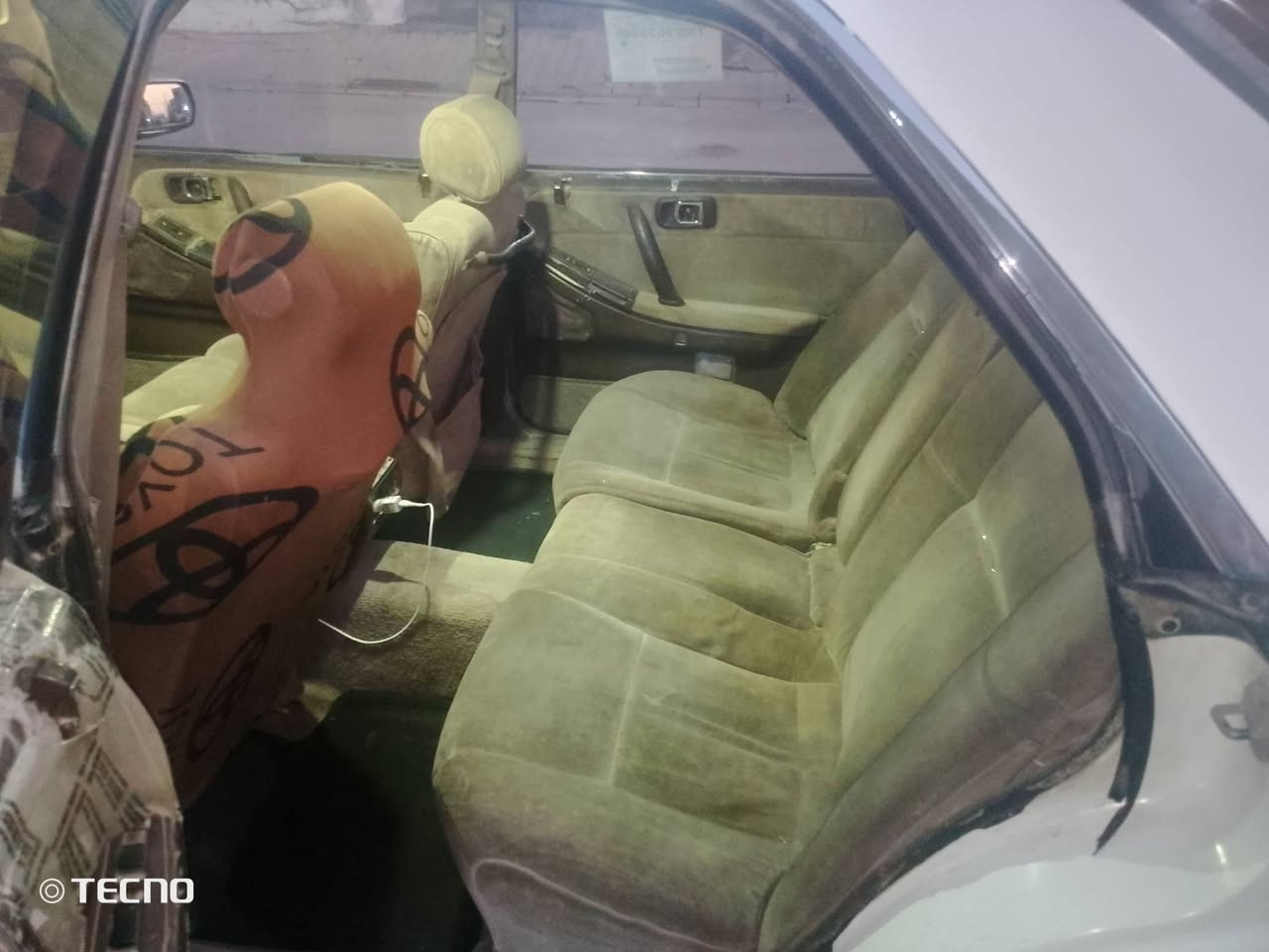 • نوع السيارة: هارتوف (Hardtop).
• الموديل: 1989.
• اللون: أبيض ملكي.
• المحرك: ونجي (المرغوب)، كير ومكينة مكفولات وبحالة ممتازة.
• الرقم: نجف دولي، السنوية باسمي (تحويل ثاني يوم مباشر).
• حالة البدي: السيارة مكفولة من "الگصة" والضربة القوية، بيها فقط تلقيطات صبغ بسيطة للجمالية.
• العنوان: النجف الأشرف.
ملاحظة: السيارة "خير من الله" وجاهزة من كلشي، والي يدور نظيف ومحرك قوي لا تفوته.
السعر40 ورقة () وبيها مجال بسيط للشراي المعتني.
للاستفسار:
يرجى المراسلة على الخاص أو الاتصال على الرقم:
📞 ***********
